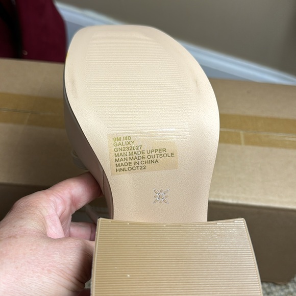 NWOT - • BCBGeneration • Women's Sandi Sandal, Stone, Size 9 - FABULOUS! 🤩 - Picture 8 of 14